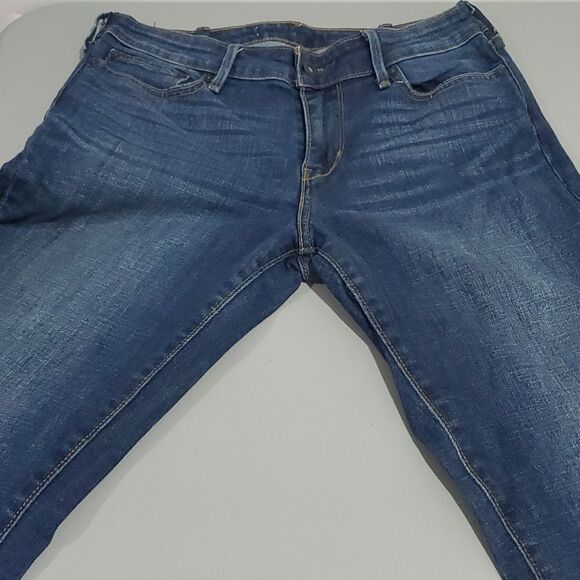 LEVI'S 28x31 dark wash flared leg jeans - Picture 5 of 6